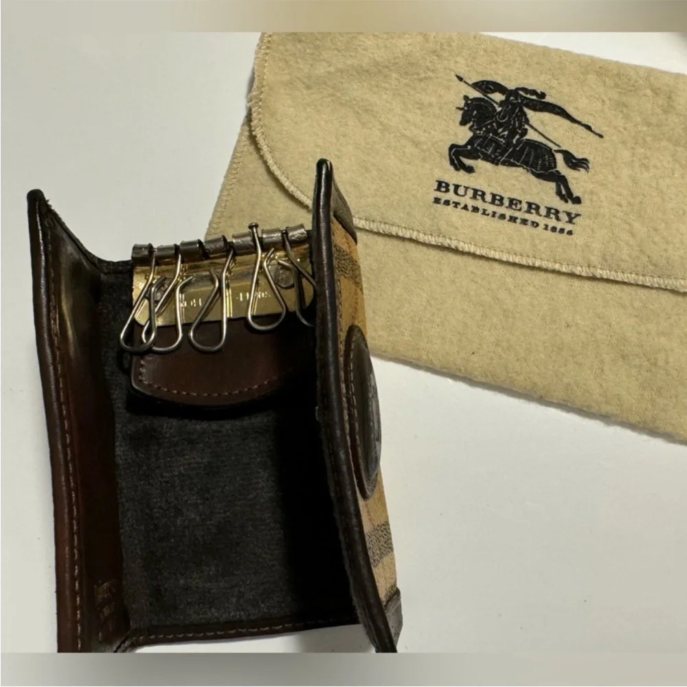 Vintage Burberry Keyholder in Classic Check with Dust Cover - Picture 8 of 9